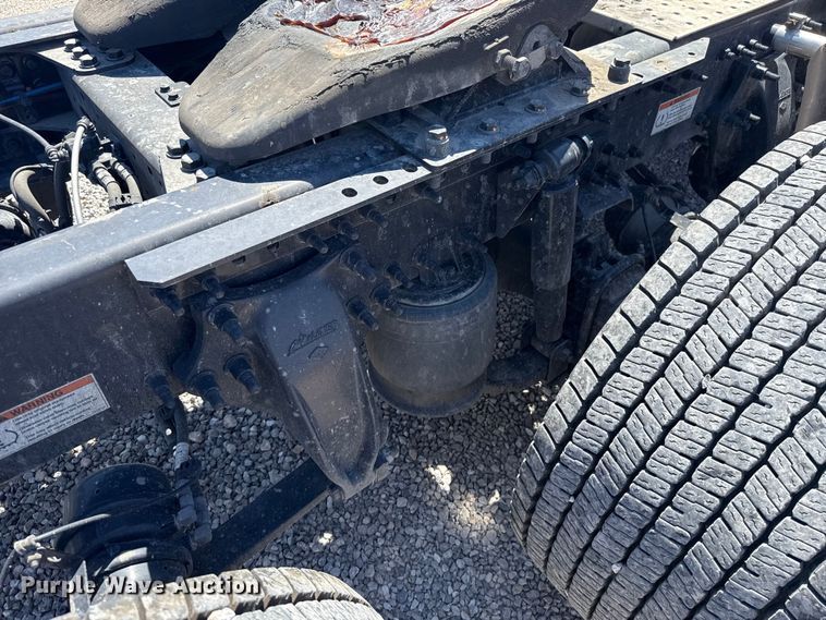 image for item NK9186 2022 Freightliner Cascadia 126 semi truck