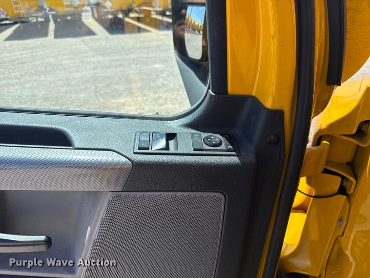 image for item NK9186 2022 Freightliner Cascadia 126 semi truck