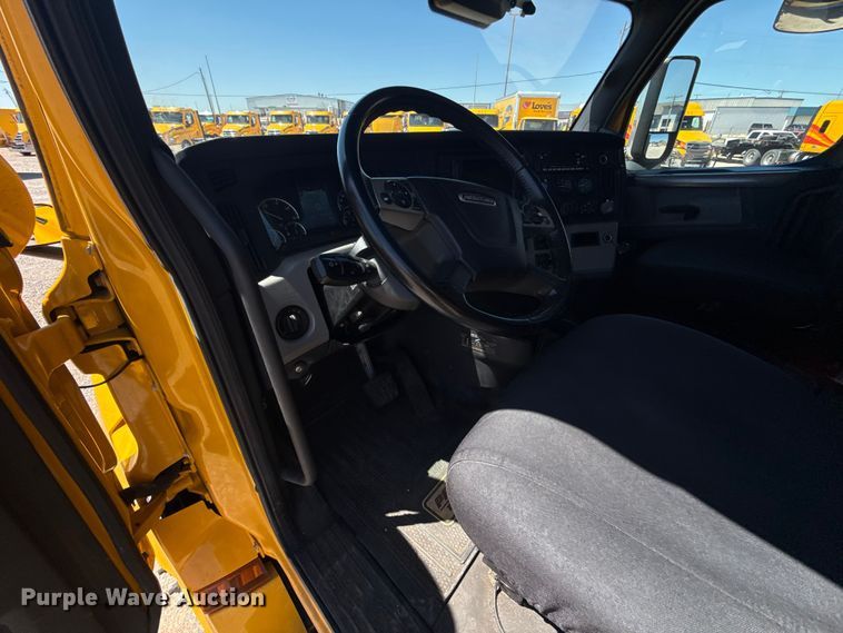 image for item NK9186 2022 Freightliner Cascadia 126 semi truck