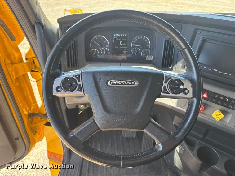 image for item NK9186 2022 Freightliner Cascadia 126 semi truck