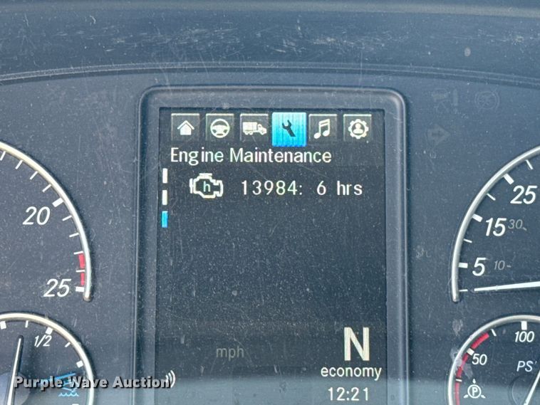 image for item NK9186 2022 Freightliner Cascadia 126 semi truck