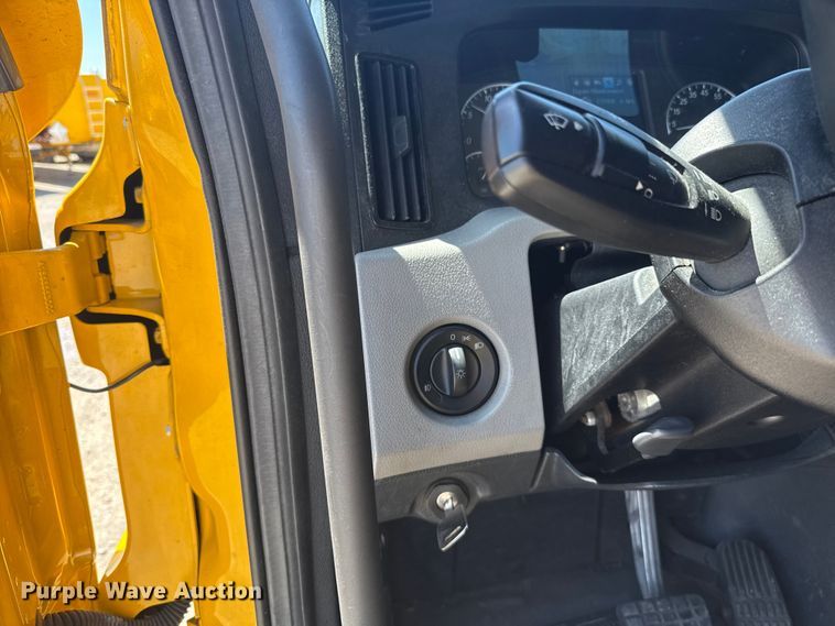 image for item NK9186 2022 Freightliner Cascadia 126 semi truck