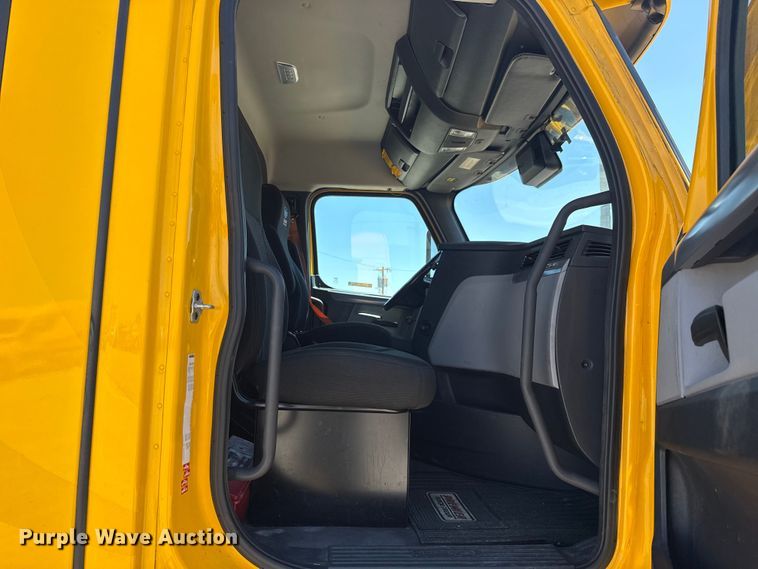 image for item NK9186 2022 Freightliner Cascadia 126 semi truck