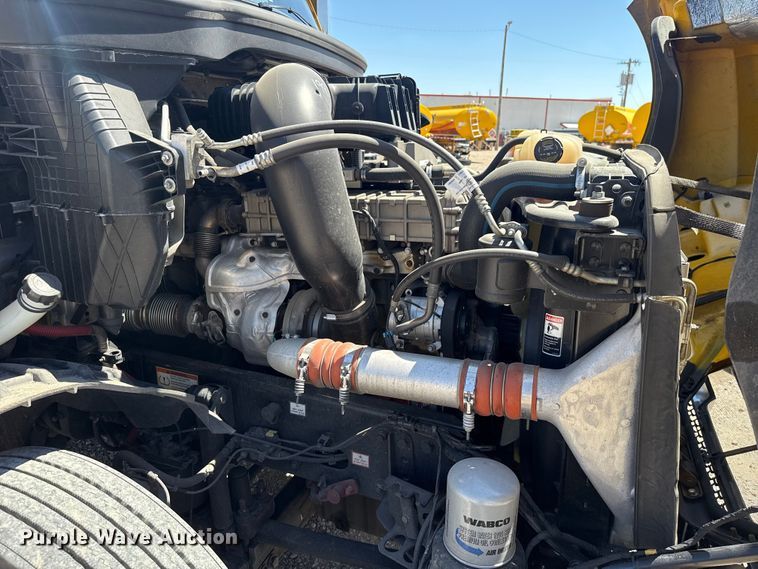 image for item NK9186 2022 Freightliner Cascadia 126 semi truck