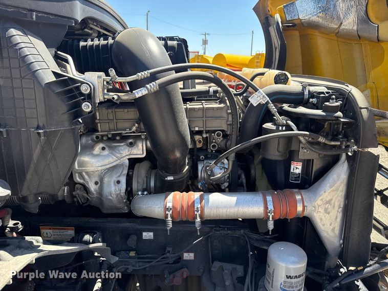 image for item NK9186 2022 Freightliner Cascadia 126 semi truck