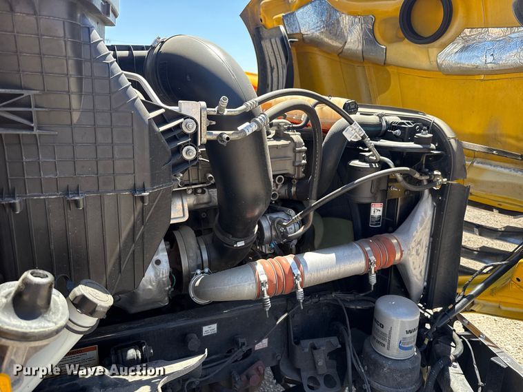 image for item NK9186 2022 Freightliner Cascadia 126 semi truck