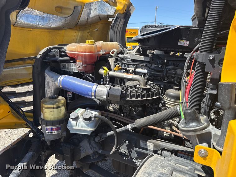 image for item NK9186 2022 Freightliner Cascadia 126 semi truck