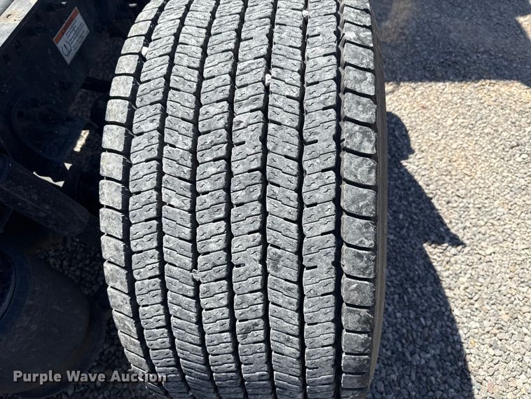 image for item NK9186 2022 Freightliner Cascadia 126 semi truck