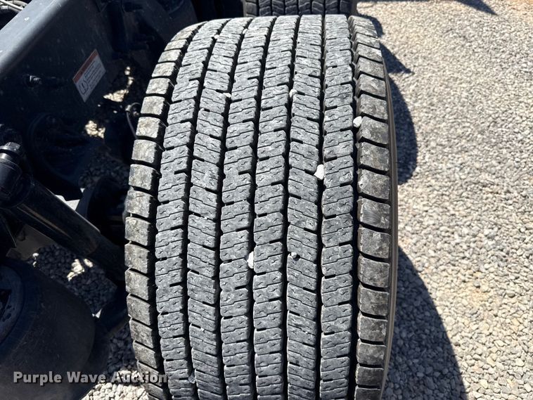 image for item NK9186 2022 Freightliner Cascadia 126 semi truck