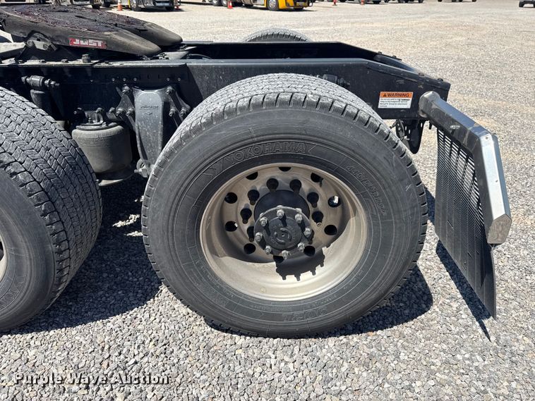 image for item NK9186 2022 Freightliner Cascadia 126 semi truck