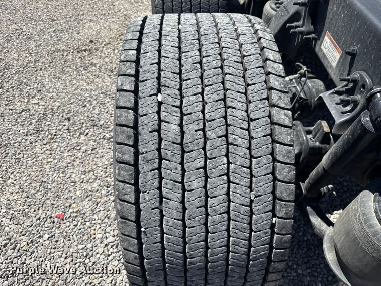 image for item NK9186 2022 Freightliner Cascadia 126 semi truck