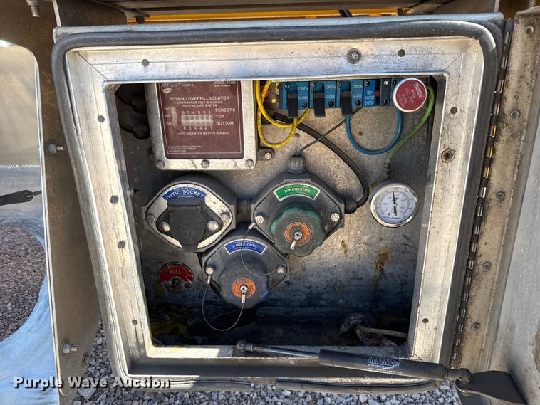 image for item NK9188 2008 Beall BAST-96-3-SB tank trailer