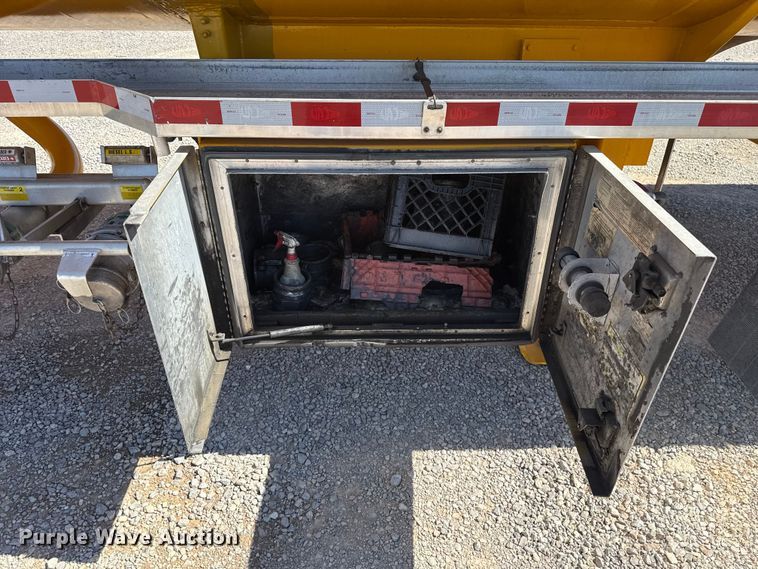 image for item NK9188 2008 Beall BAST-96-3-SB tank trailer