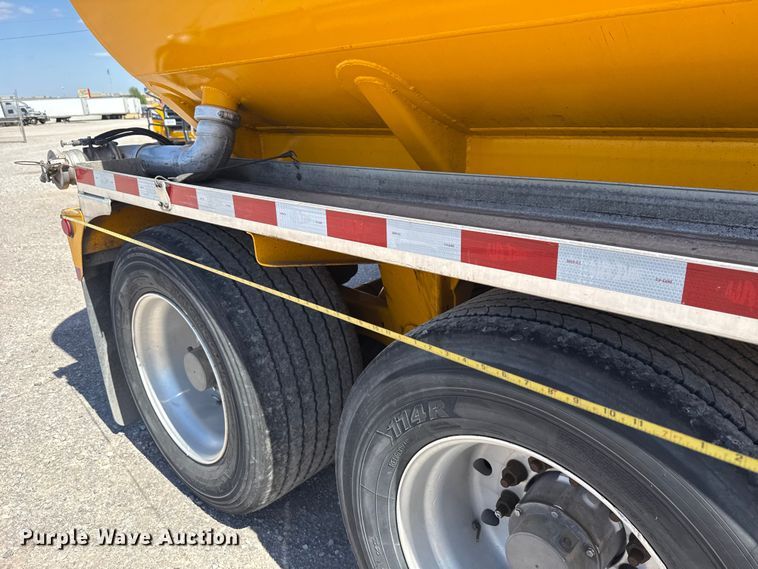 image for item NK9188 2008 Beall BAST-96-3-SB tank trailer