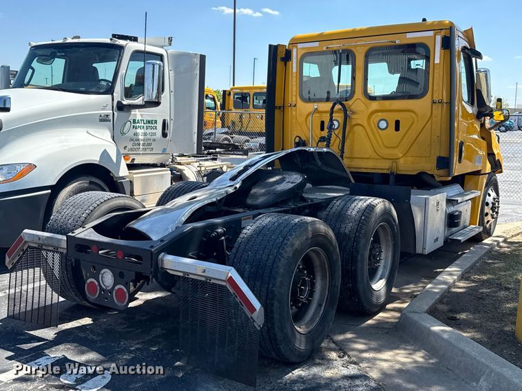 image for item NK9191 2024 Freightliner Cascadia 126 semi truck