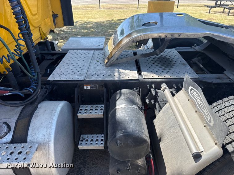 image for item NK9191 2024 Freightliner Cascadia 126 semi truck