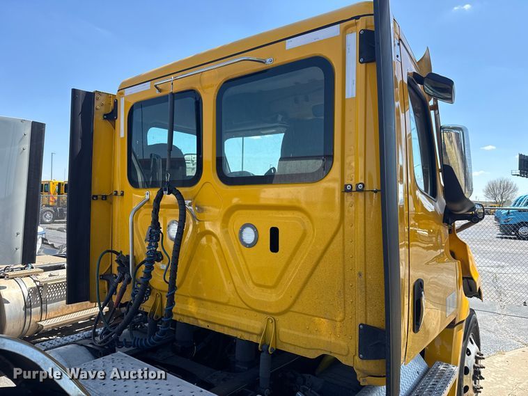 image for item NK9191 2024 Freightliner Cascadia 126 semi truck