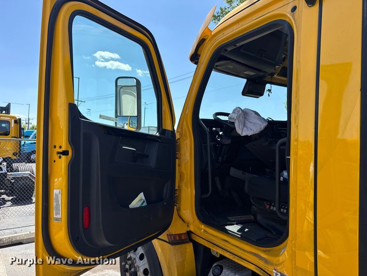 image for item NK9191 2024 Freightliner Cascadia 126 semi truck
