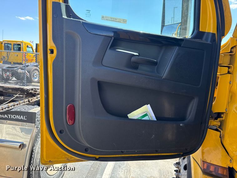 image for item NK9191 2024 Freightliner Cascadia 126 semi truck