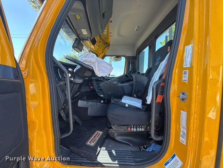 image for item NK9191 2024 Freightliner Cascadia 126 semi truck