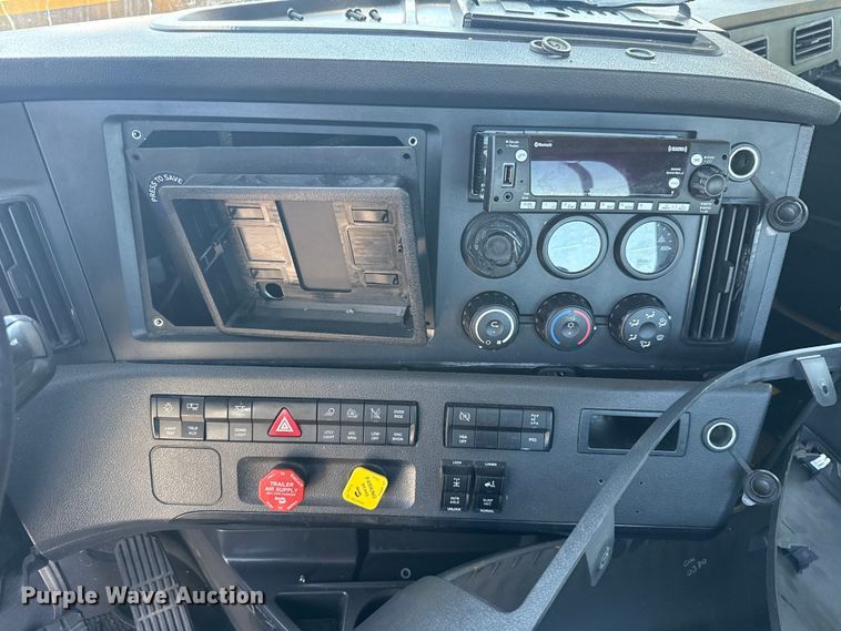 image for item NK9191 2024 Freightliner Cascadia 126 semi truck