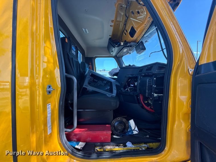 image for item NK9191 2024 Freightliner Cascadia 126 semi truck