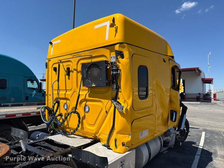 image for item NK9192 2025 Freightliner Cascadia 126 semi truck