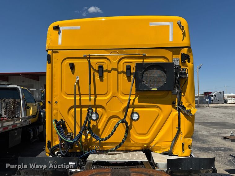 image for item NK9192 2025 Freightliner Cascadia 126 semi truck