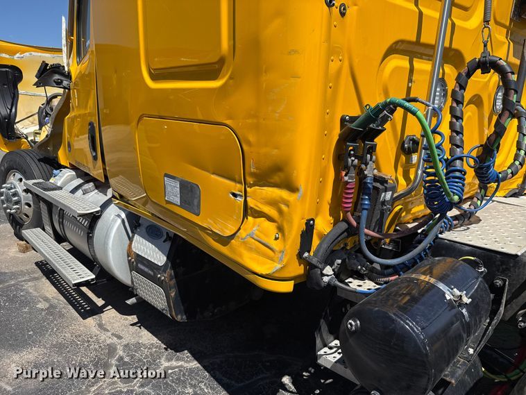 image for item NK9192 2025 Freightliner Cascadia 126 semi truck