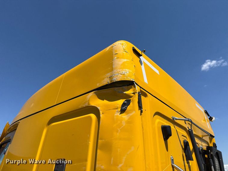image for item NK9192 2025 Freightliner Cascadia 126 semi truck