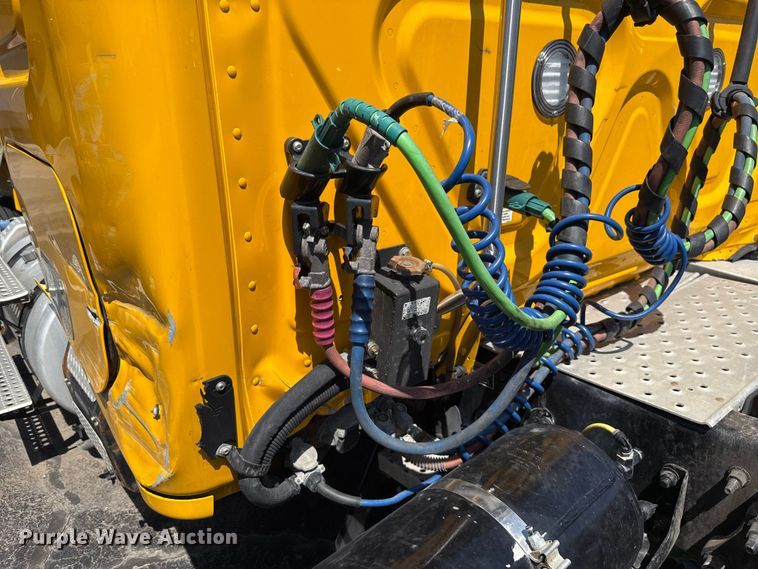 image for item NK9192 2025 Freightliner Cascadia 126 semi truck