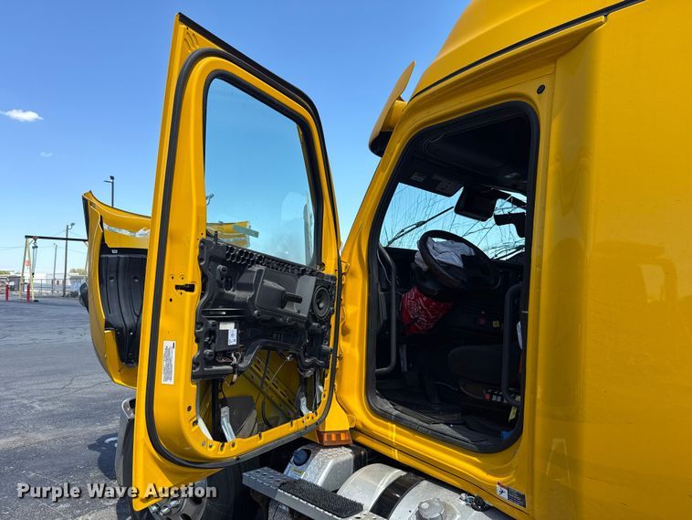 image for item NK9192 2025 Freightliner Cascadia 126 semi truck