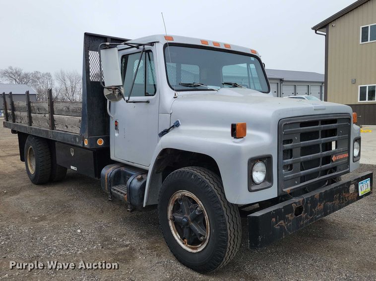 image for item NK9846 1984 International  1654 flatbed truck