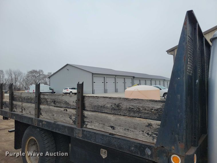 image for item NK9846 1984 International  1654 flatbed truck