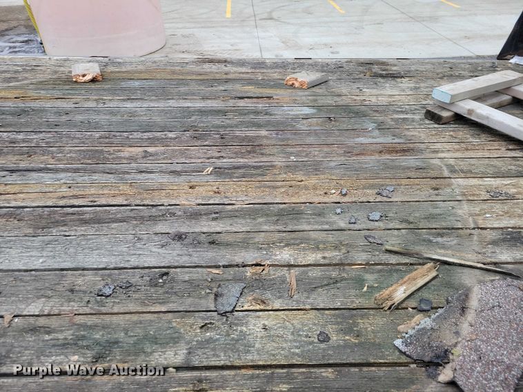 image for item NK9846 1984 International  1654 flatbed truck