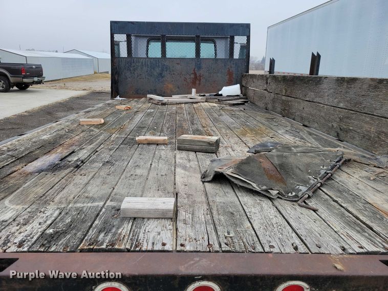 image for item NK9846 1984 International  1654 flatbed truck