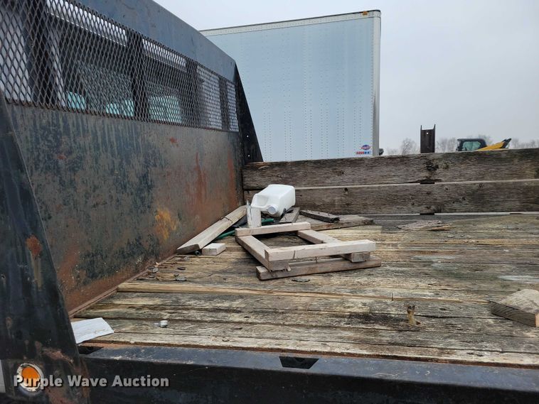 image for item NK9846 1984 International  1654 flatbed truck