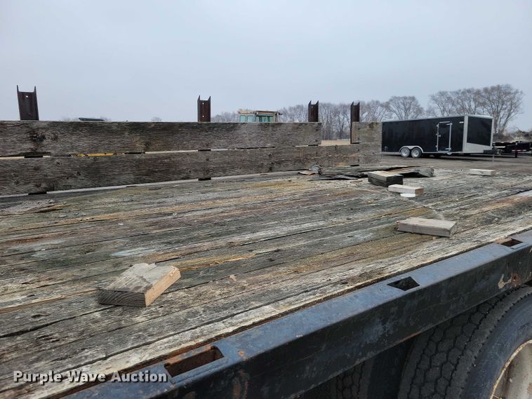 image for item NK9846 1984 International  1654 flatbed truck