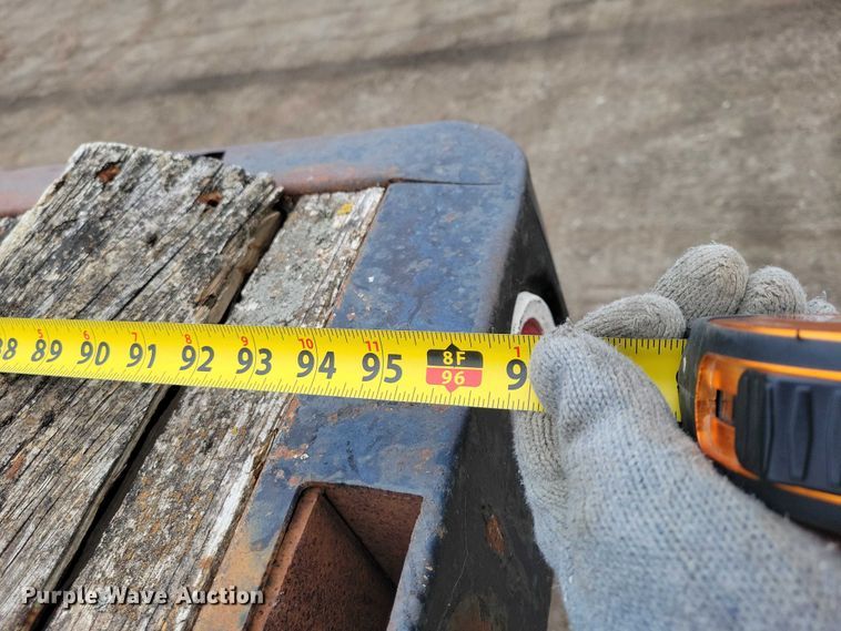 image for item NK9846 1984 International  1654 flatbed truck