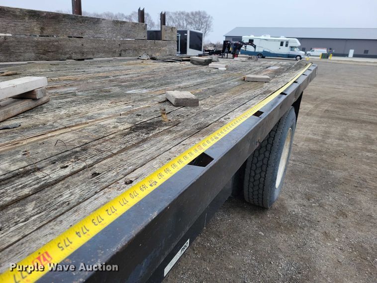 image for item NK9846 1984 International  1654 flatbed truck