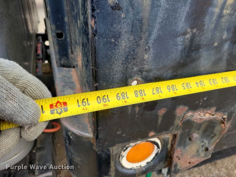 image for item NK9846 1984 International  1654 flatbed truck