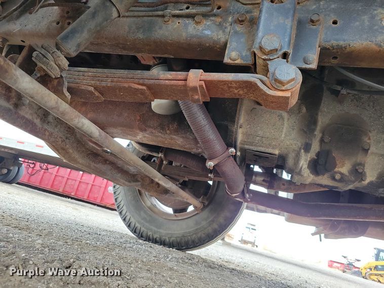 image for item NK9846 1984 International  1654 flatbed truck