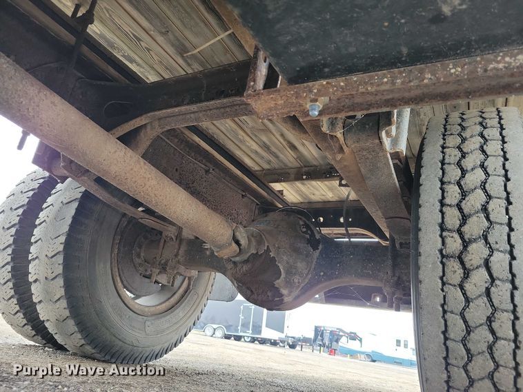 image for item NK9846 1984 International  1654 flatbed truck