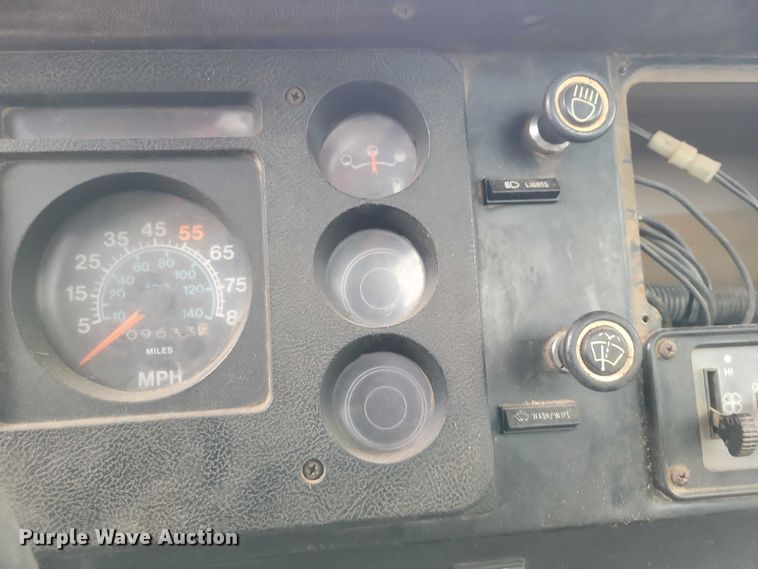 image for item NK9846 1984 International  1654 flatbed truck