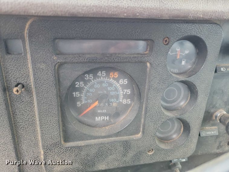 image for item NK9846 1984 International  1654 flatbed truck