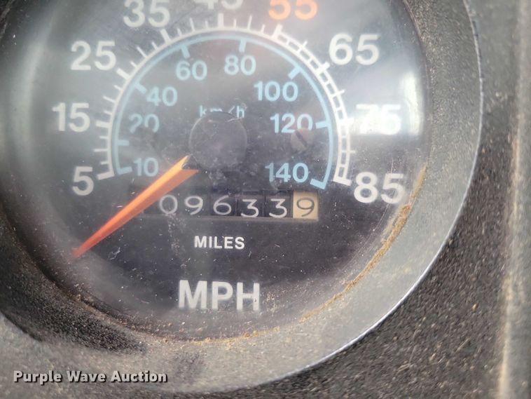 image for item NK9846 1984 International  1654 flatbed truck