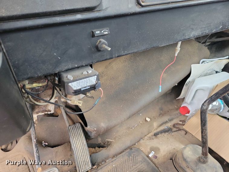 image for item NK9846 1984 International  1654 flatbed truck