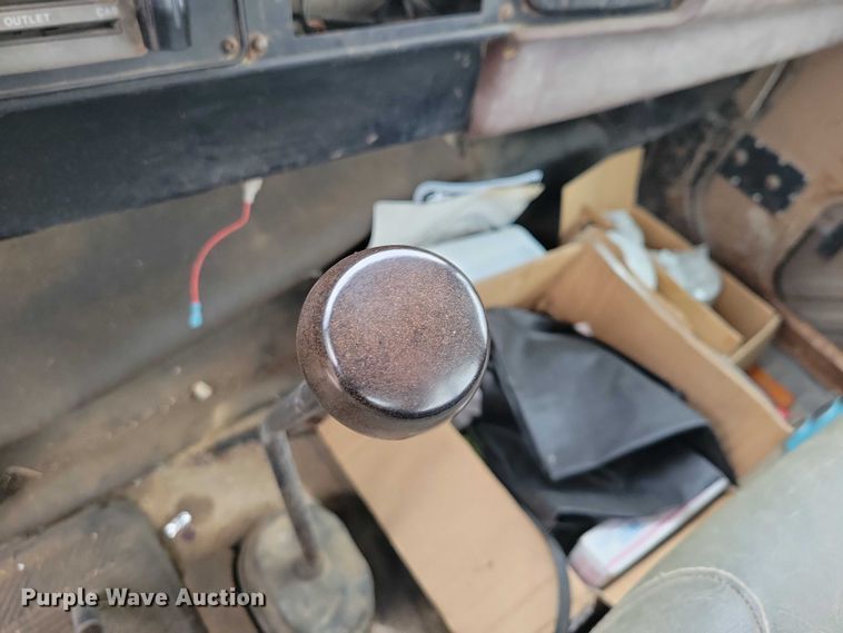 image for item NK9846 1984 International  1654 flatbed truck