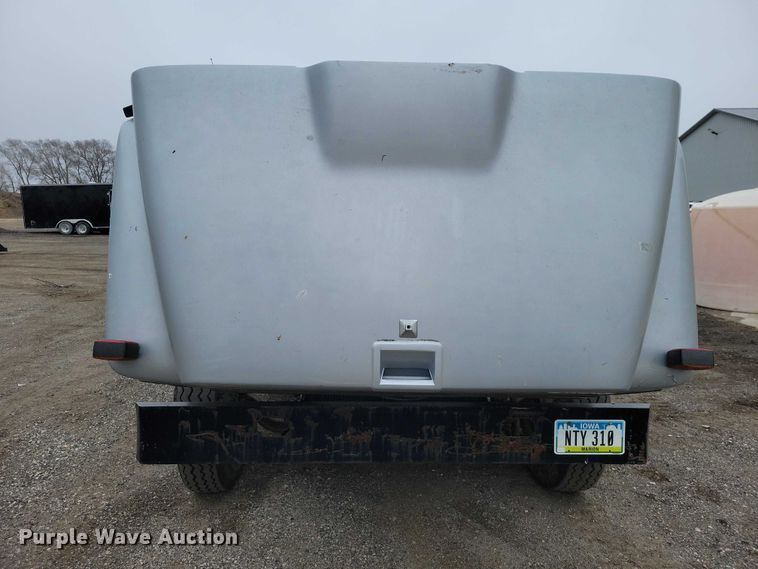 image for item NK9846 1984 International  1654 flatbed truck