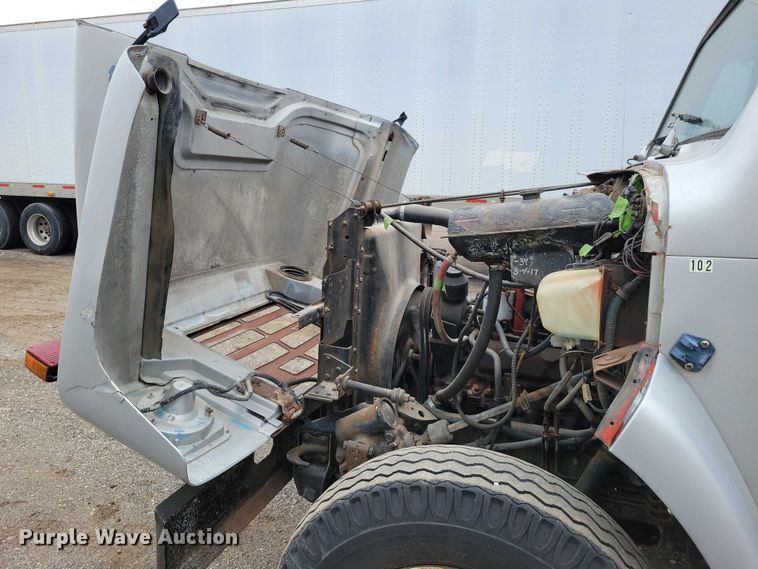 image for item NK9846 1984 International  1654 flatbed truck